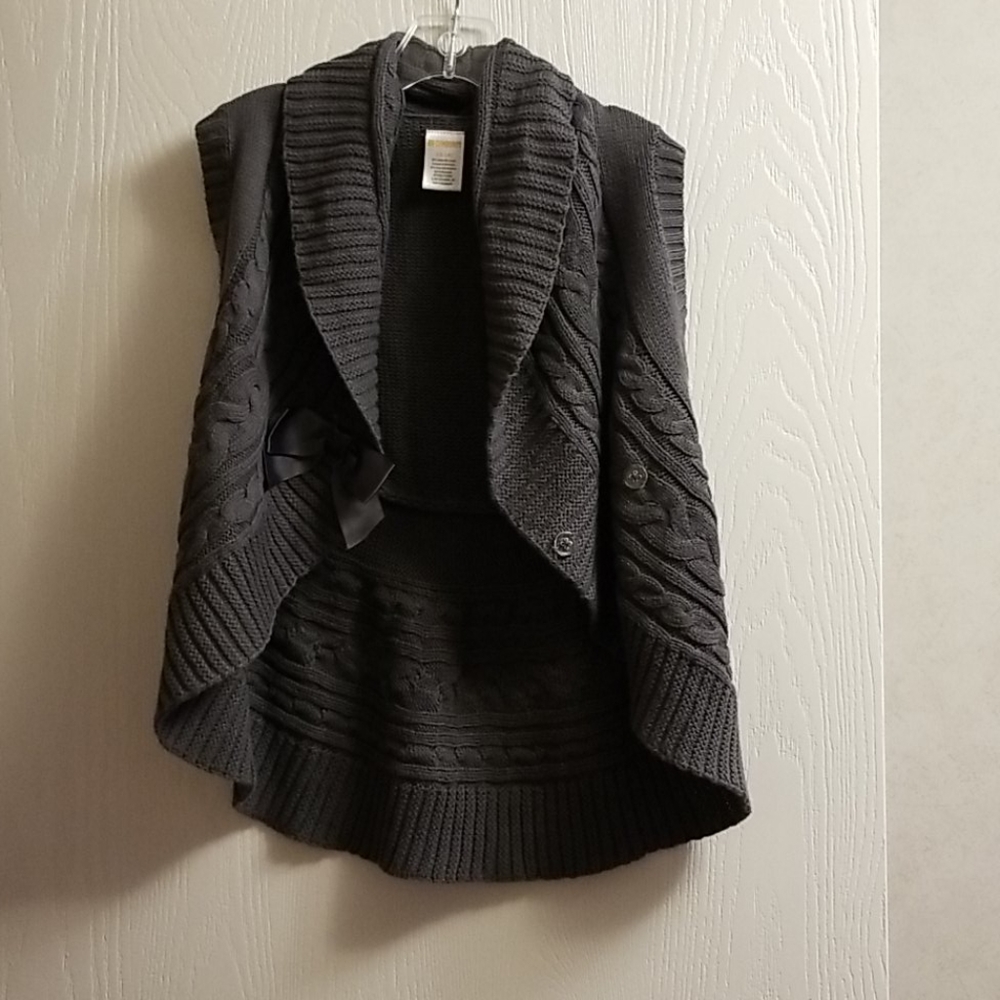 Girls gray front button cape vest.